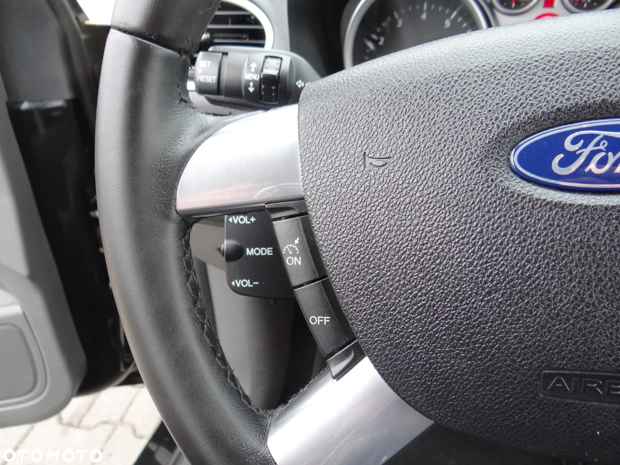 Ford Focus 1.8 Ghia - 28