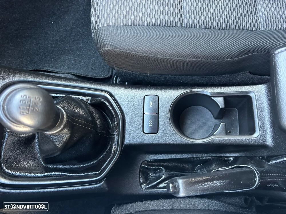 Toyota Hilux 2.4 D-4D 4WD CD CM - 30