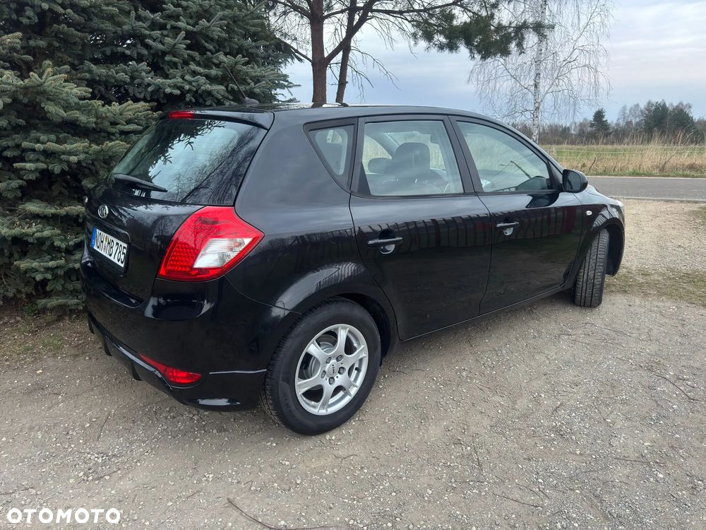 Kia Ceed 1.4 CVVT Dream-Team Edition - 26