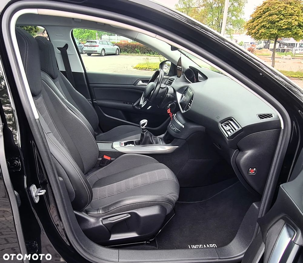 Peugeot 308 BlueHDi 130 Stop & Start Allure Business-Paket - 25