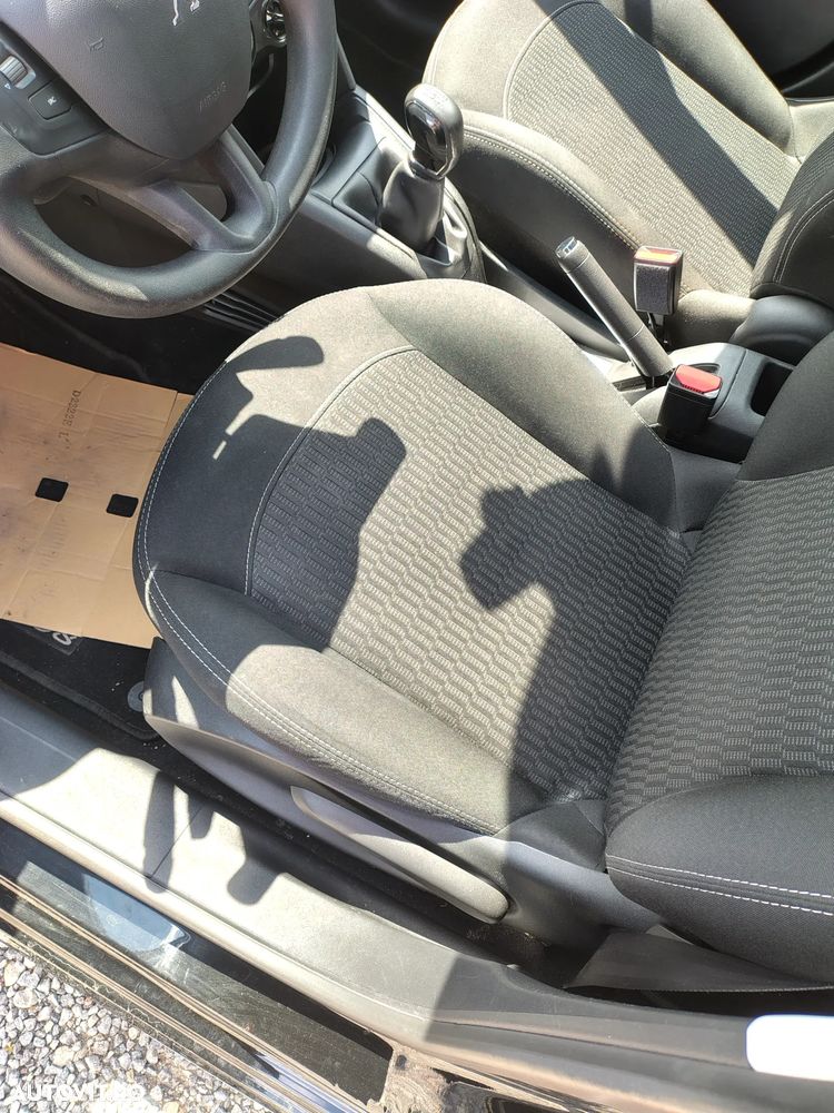 Peugeot 208 1.2 L PureTech Access - 5