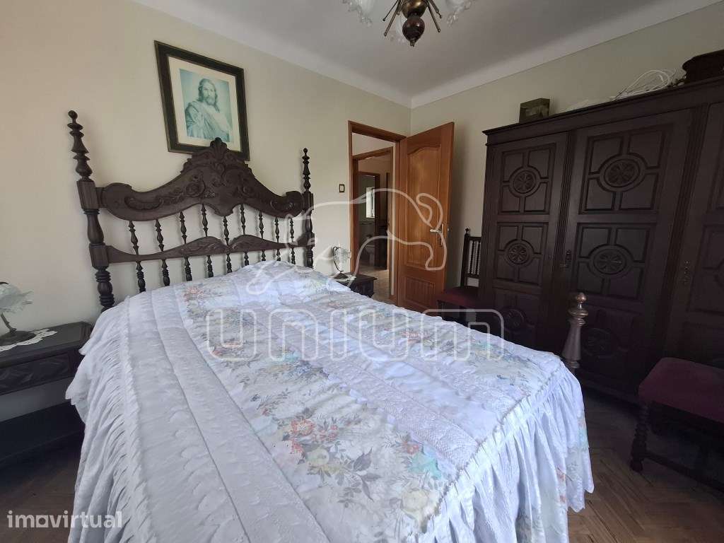 Moradia em pedra inserida num terreno com 3.646 m² em Azevedo - Grande imagem: 5/31