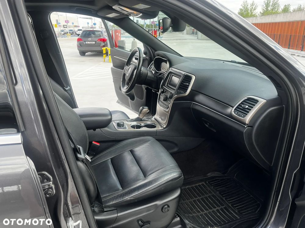 Jeep Grand Cherokee - 21