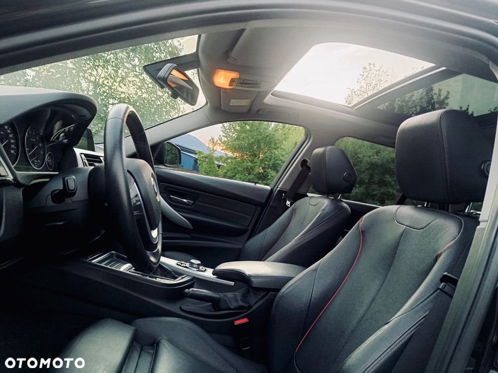 BMW Seria 3 320i xDrive Sport Line - 12