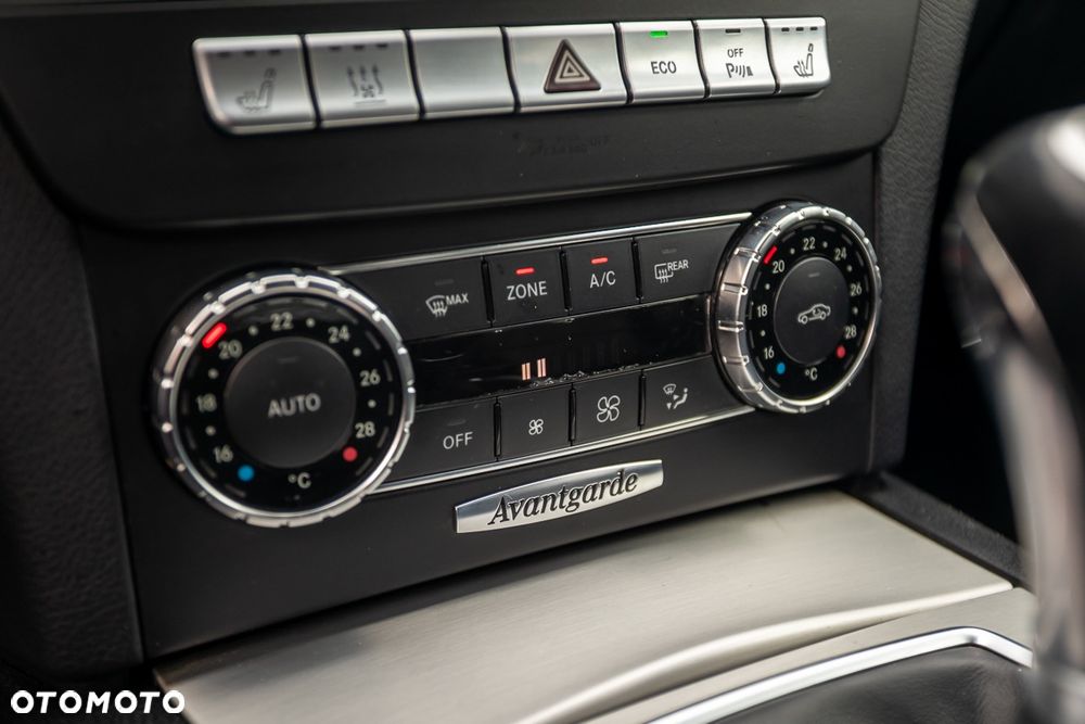 Mercedes-Benz Klasa C 180 (BlueEFFICIENCY) Avantgarde - 29