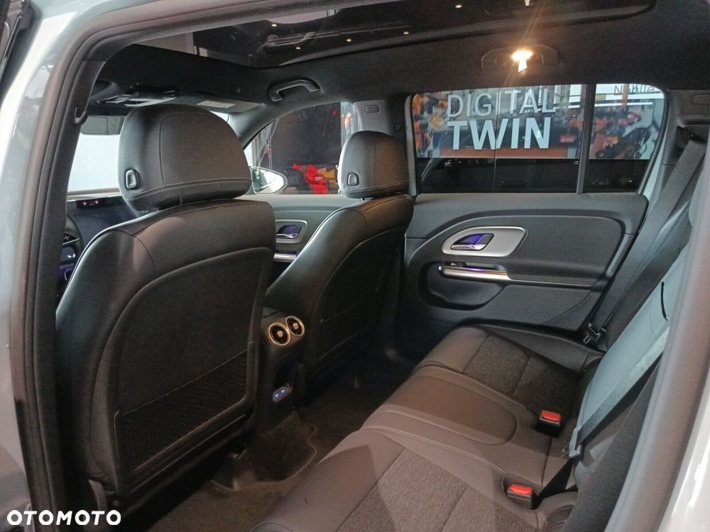 Mercedes-Benz GLB - 16