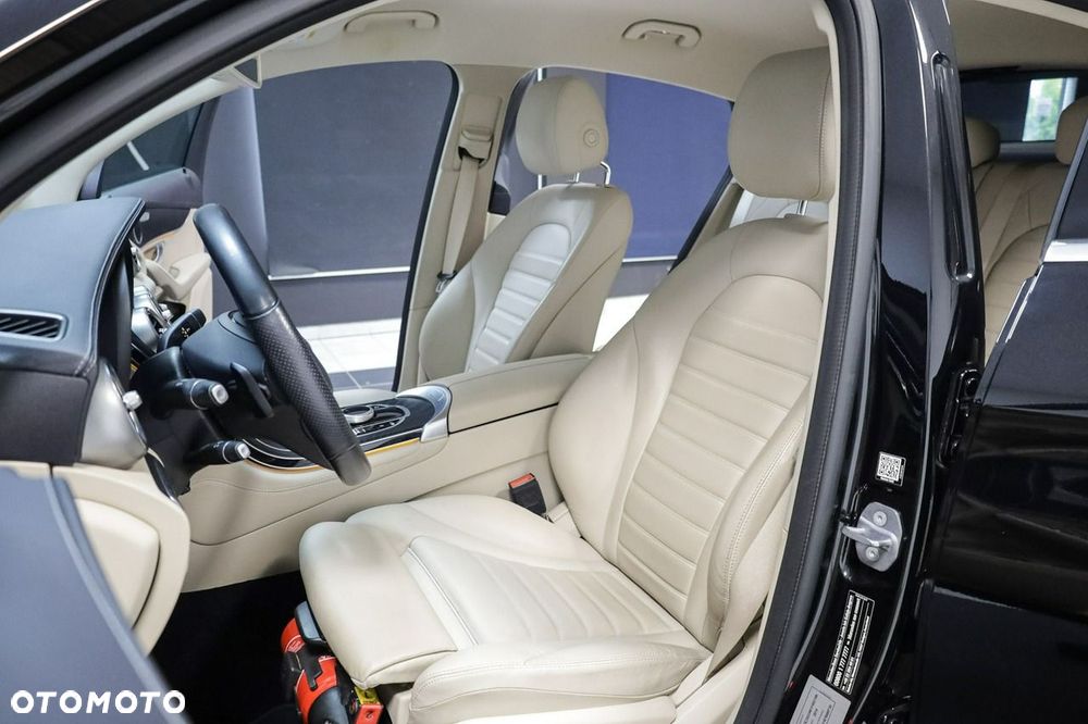 Mercedes-Benz GLC 250 4Matic 9G-TRONIC AMG Line - 16