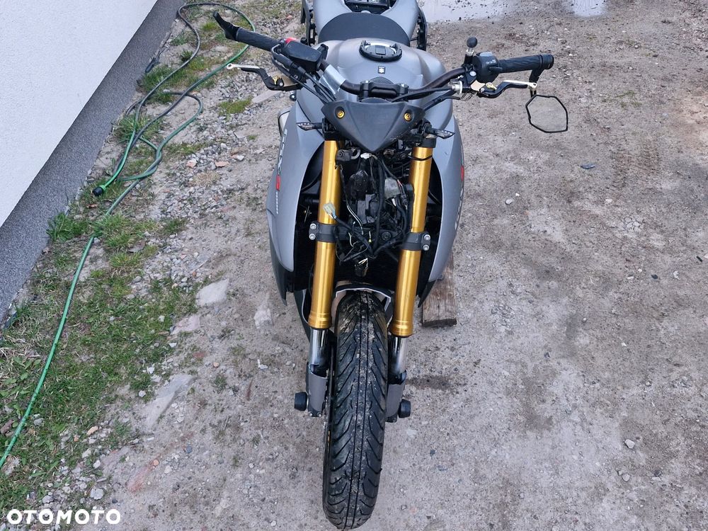 Suzuki GSX - 6