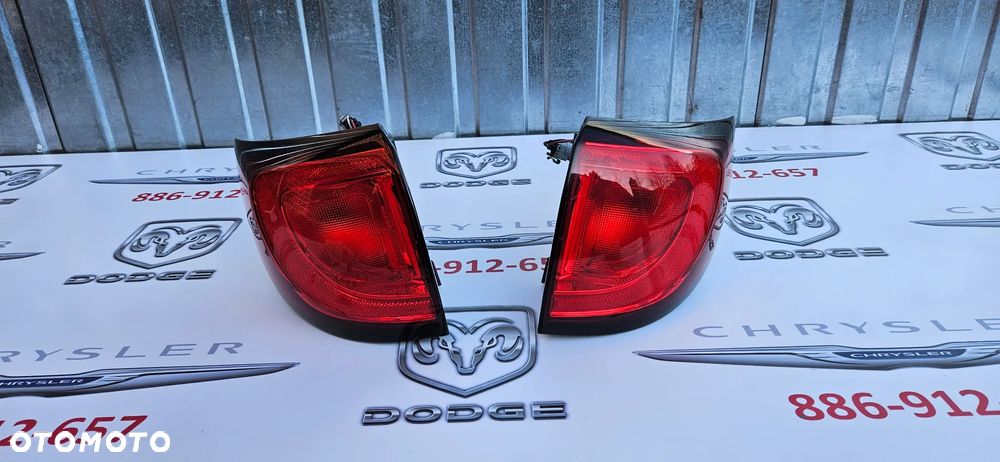 Chrysler Pacifica 2016- Lampa tył prawy Lampa tylna prawa P68229028AA Lampa tył lewy Lampa tylna lewa P68229029AA IDEALNE Żarówki W21/5W ZWYKŁE LAMPY - 2