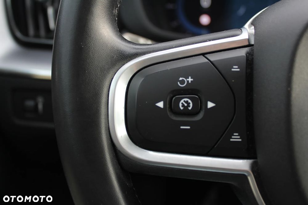 Volvo XC 60 B4 D AWD Geartronic Momentum Pro - 33