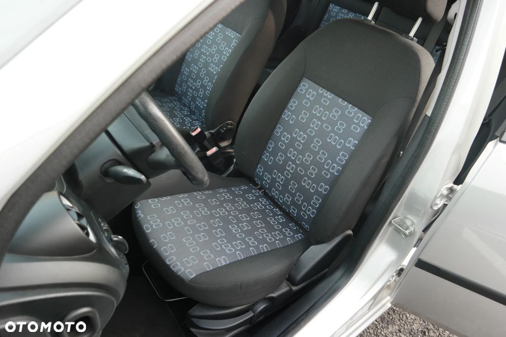 Ford Fiesta 1.4 Ambiente - 21