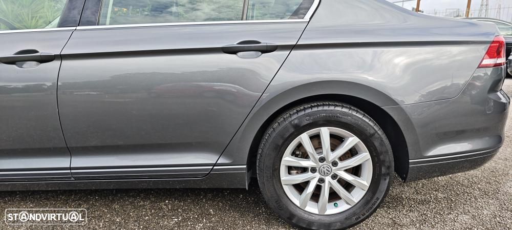 VW Passat 1.6 TDI Confortline - 10