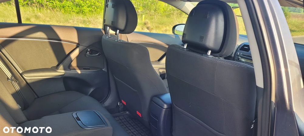 Toyota Avensis 1.8 Sol - 16