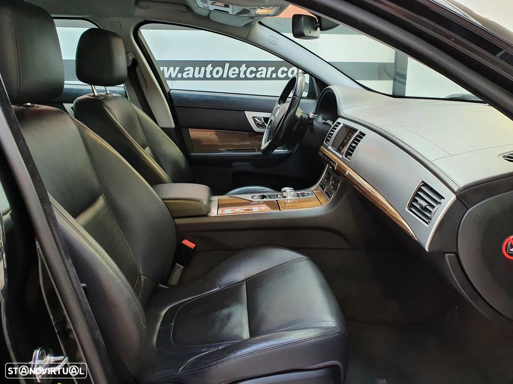 Jaguar XF Sportbrake 2.2 D Premium Luxury - 4