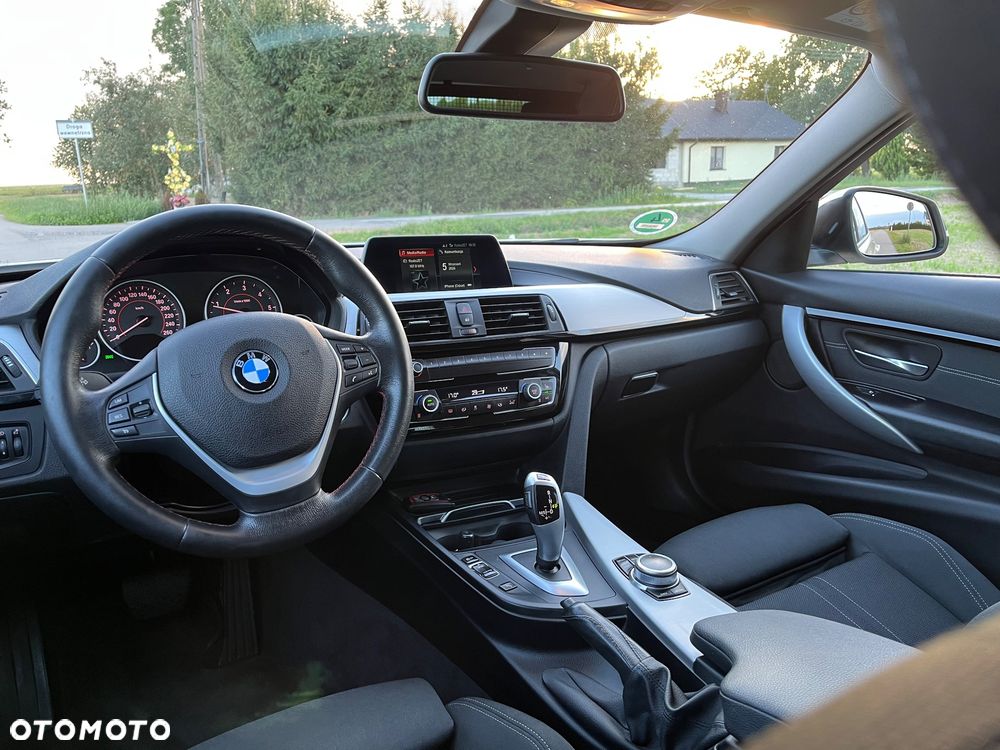 BMW Seria 3 320d Sport Line - 28