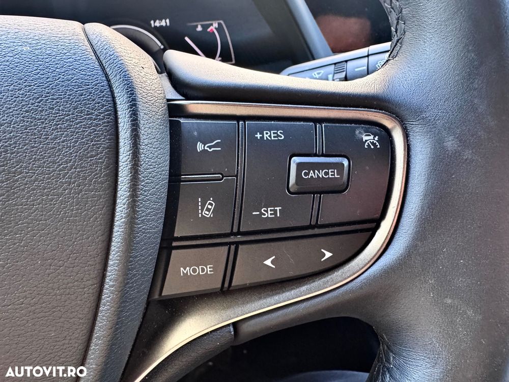 Lexus UX 250h Amazing Edition - 11