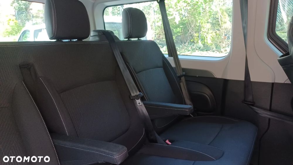 Renault Trafic 2.0 dCi - 9