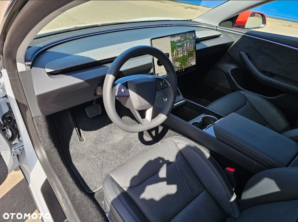 Tesla Model 3 - 7