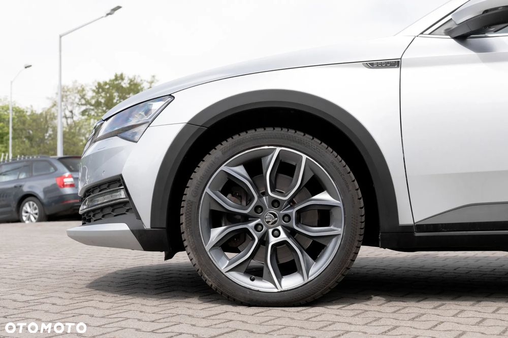Skoda Superb 2.0 TSI 4x4 Scout DSG - 5