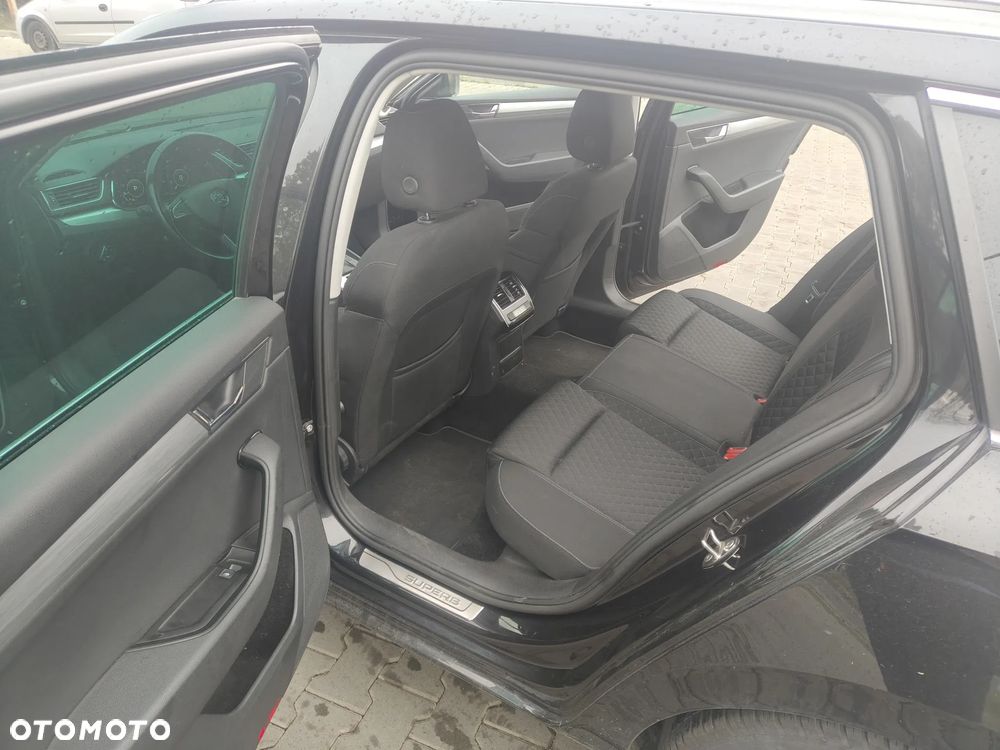 Skoda Superb 2.0 TDI SCR Style DSG - 10