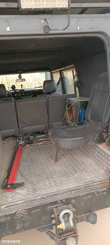 Land Rover Defender - 7
