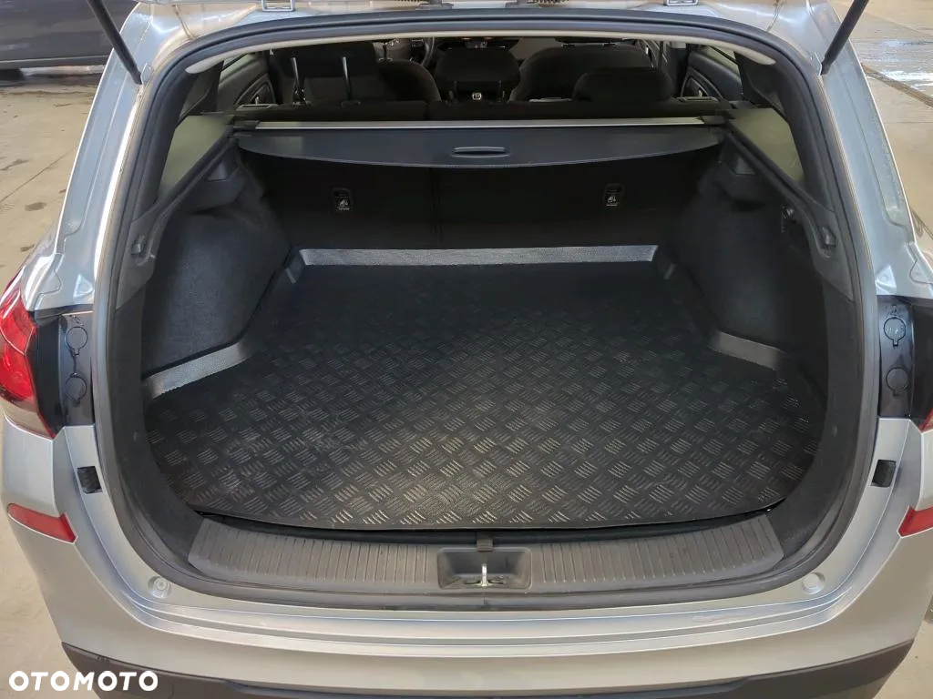 Hyundai i30 1.5 DPI Classic + - 13