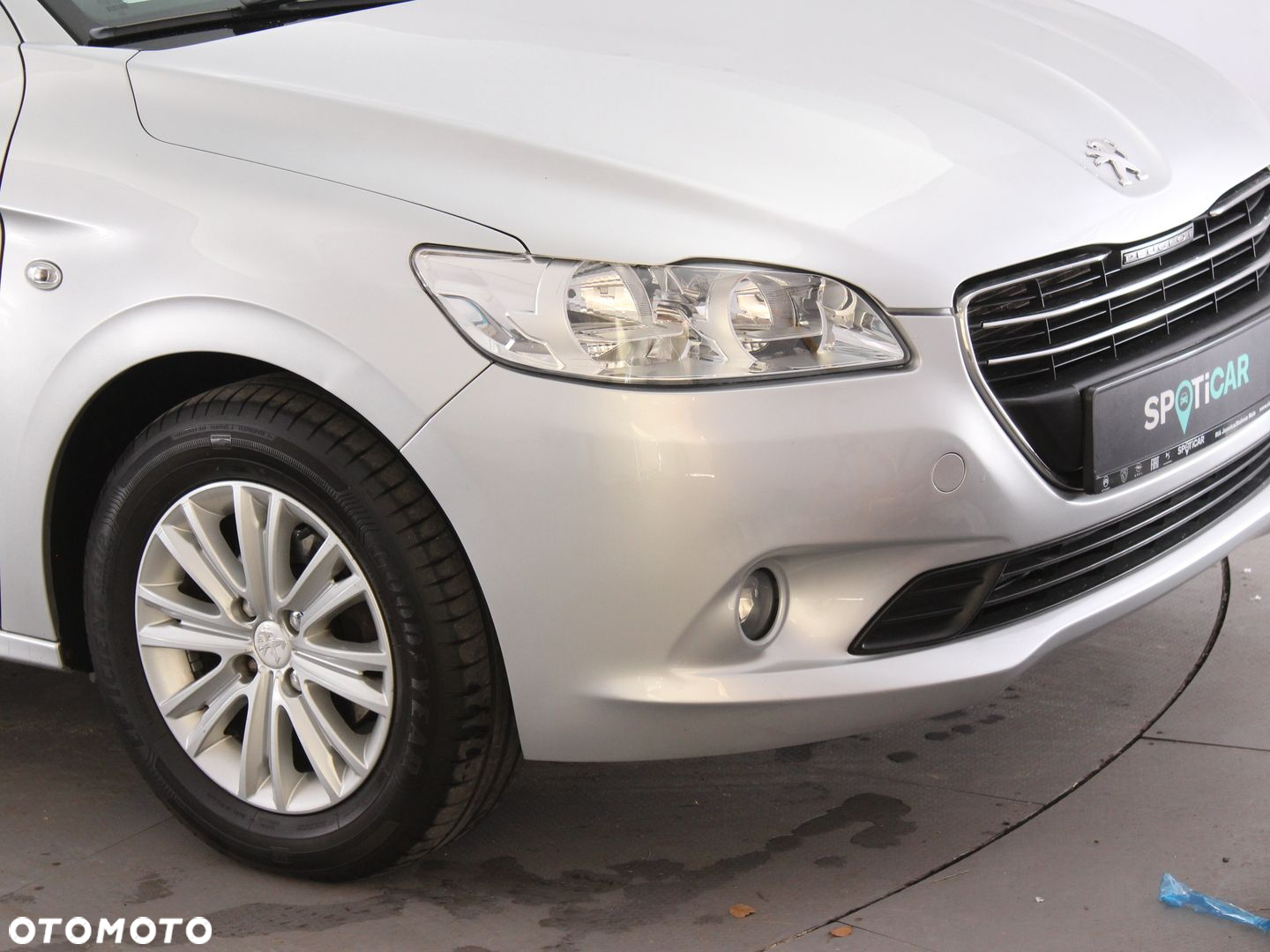 Peugeot 301 1.6 VTi Allure - 17