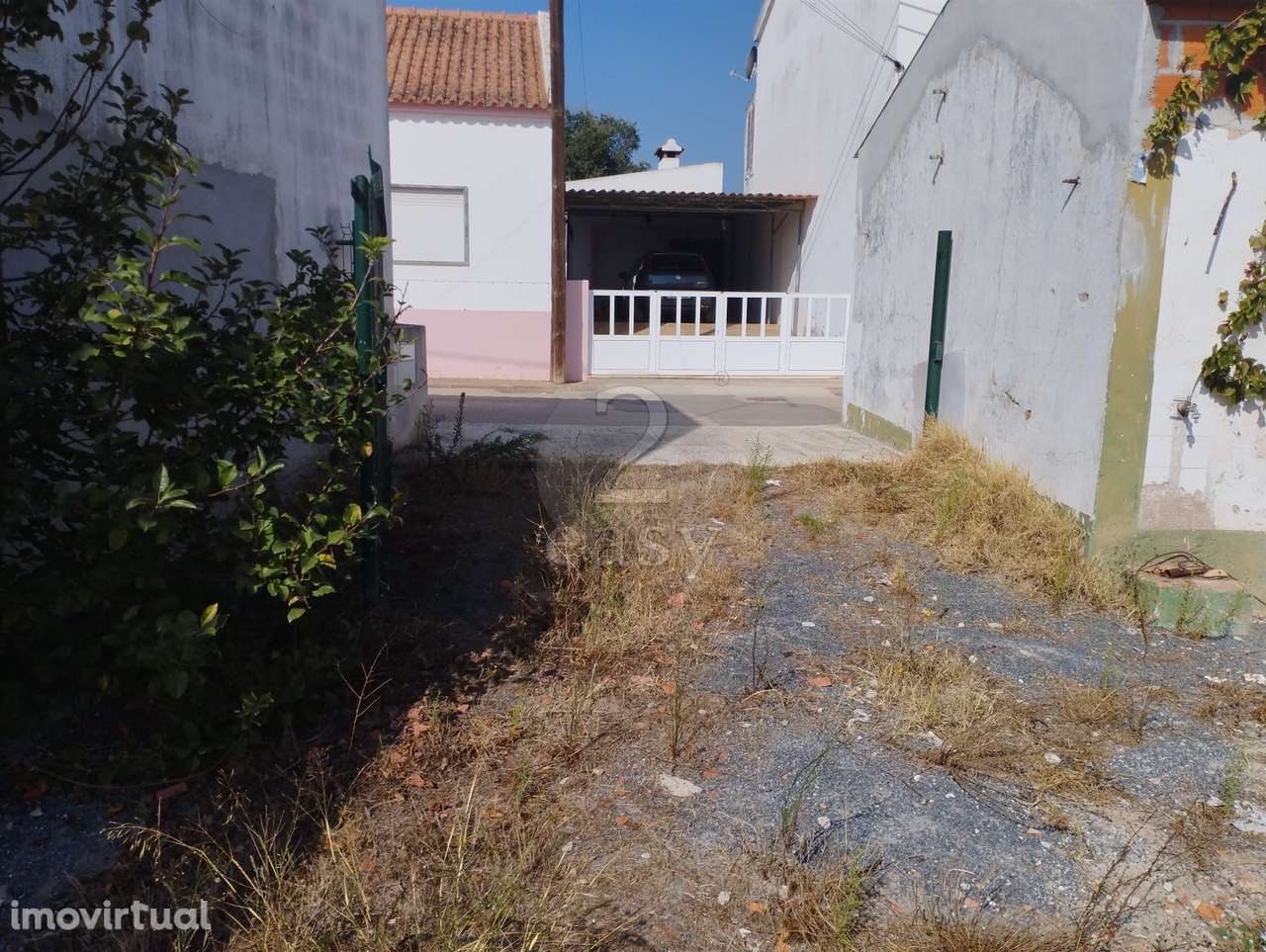 Moradia Térrea para recuperar em terreno de 600m2, Arealão, Santiago d - Grande imagem: 2/11