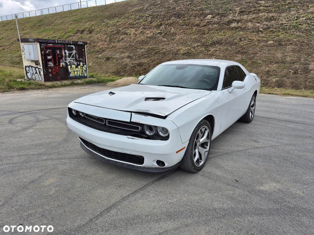 Dodge Challenger - 12