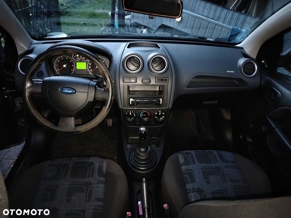 Ford Fiesta 1.3 - 5