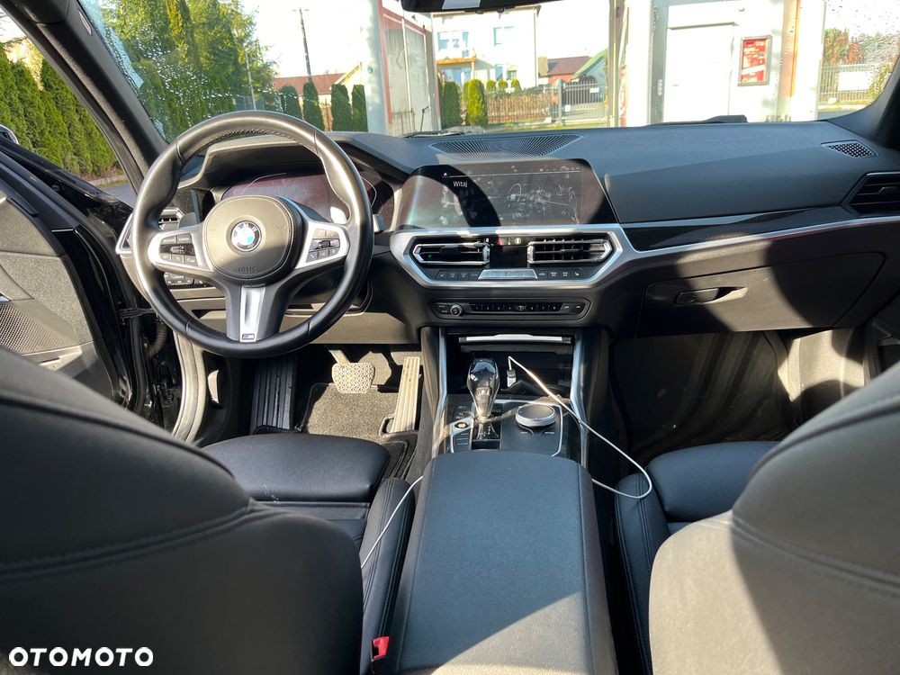 BMW Seria 3 330i xDrive M Sport - 10