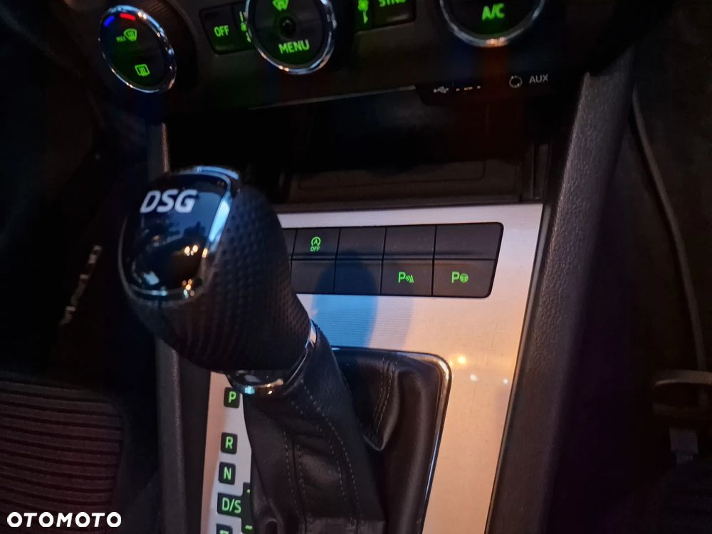 Skoda Octavia 2.0 TDI DSG Sportline - 30
