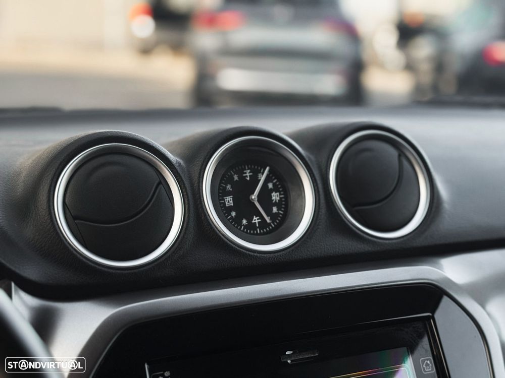 Suzuki Vitara 1.0T GLE AT - 17
