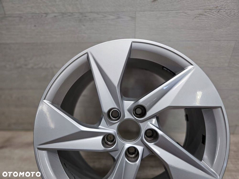 Felga Audi A3 8Y0 E 8.0jx17H2 Et46 5x112 - 2