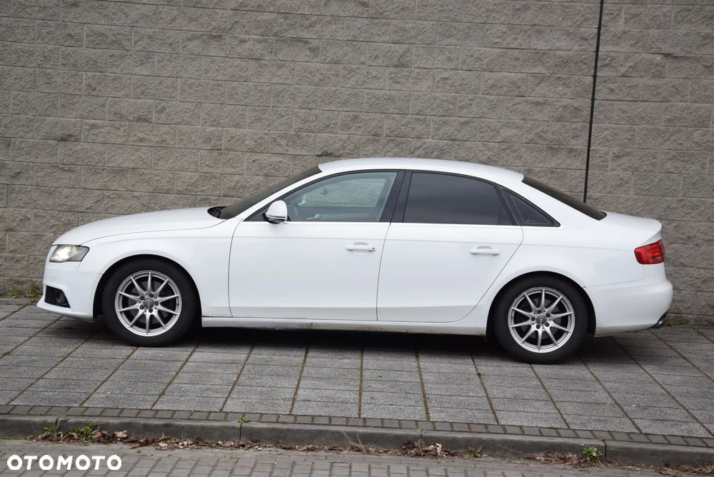 Audi A4 Limousine - 10