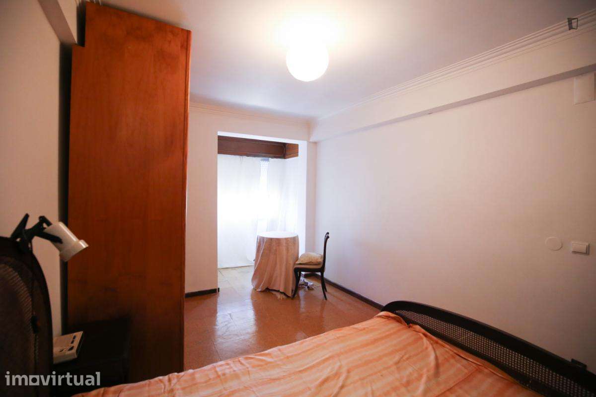 Quarto - localizado em Benfica Lisbon - Grande imagem: 2/17