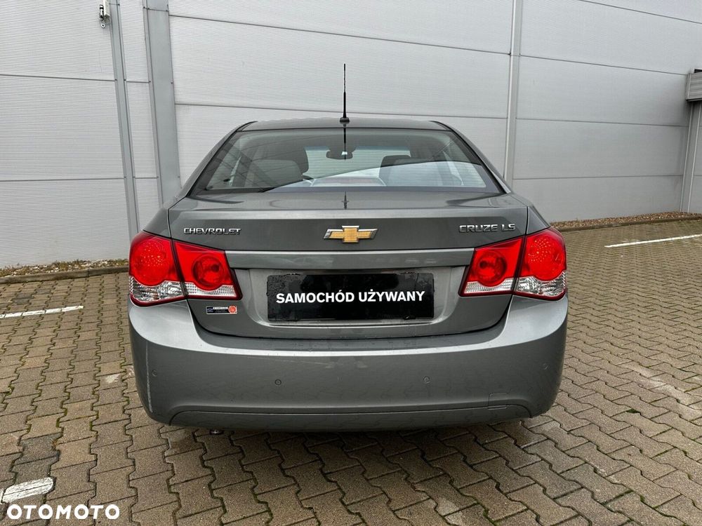 Chevrolet Cruze 1.6 LS - 4