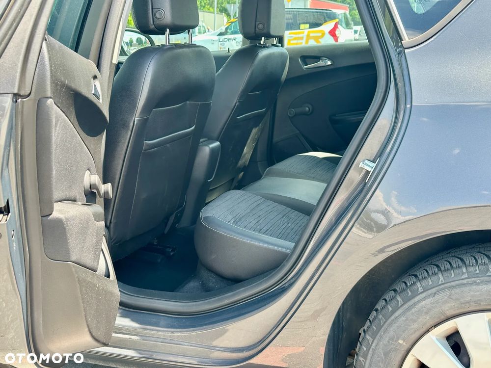 Opel Astra 1.4 Essentia - 12