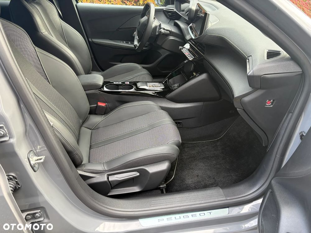 Peugeot 208 - 17