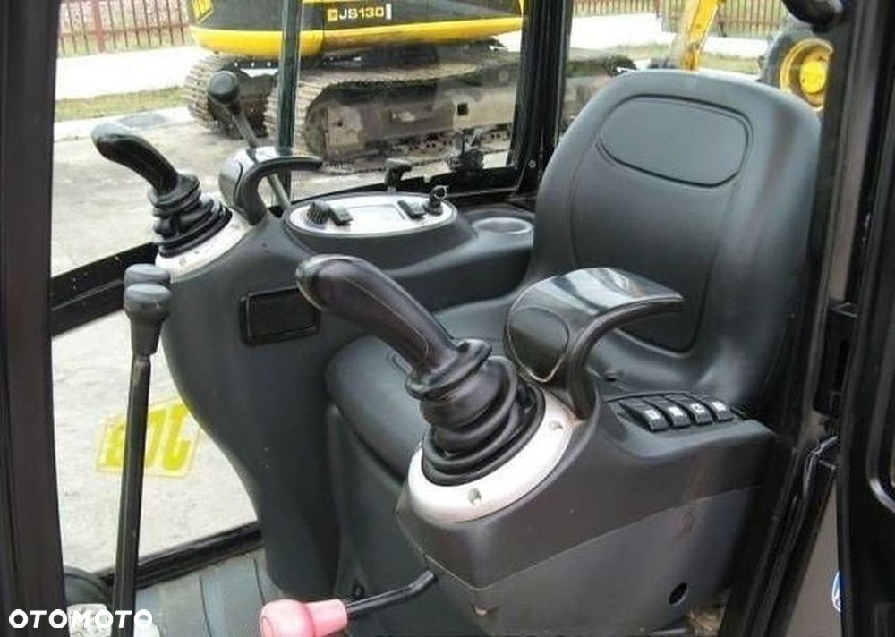 JCB 8018 - 7