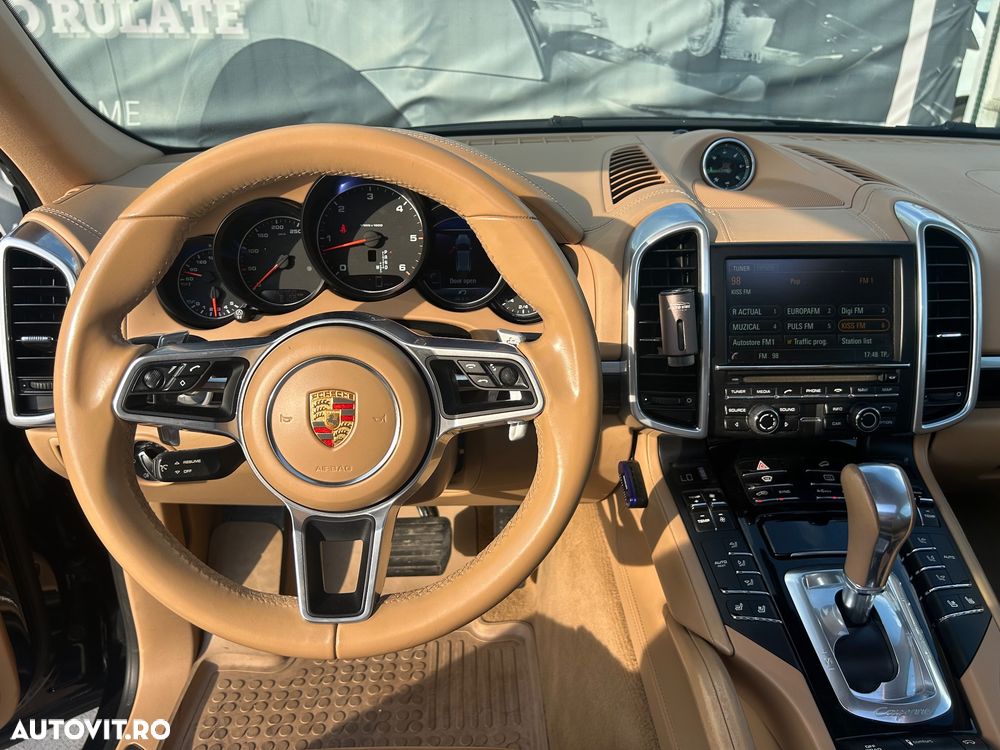 Porsche Cayenne - 30