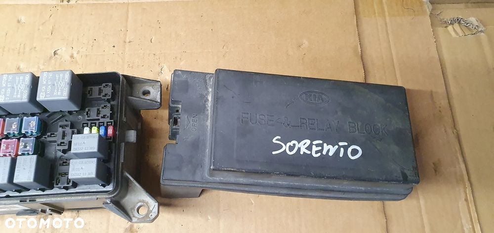 Skrzynka bezpieczników Kia Sorento I 91160-3E070 - 3