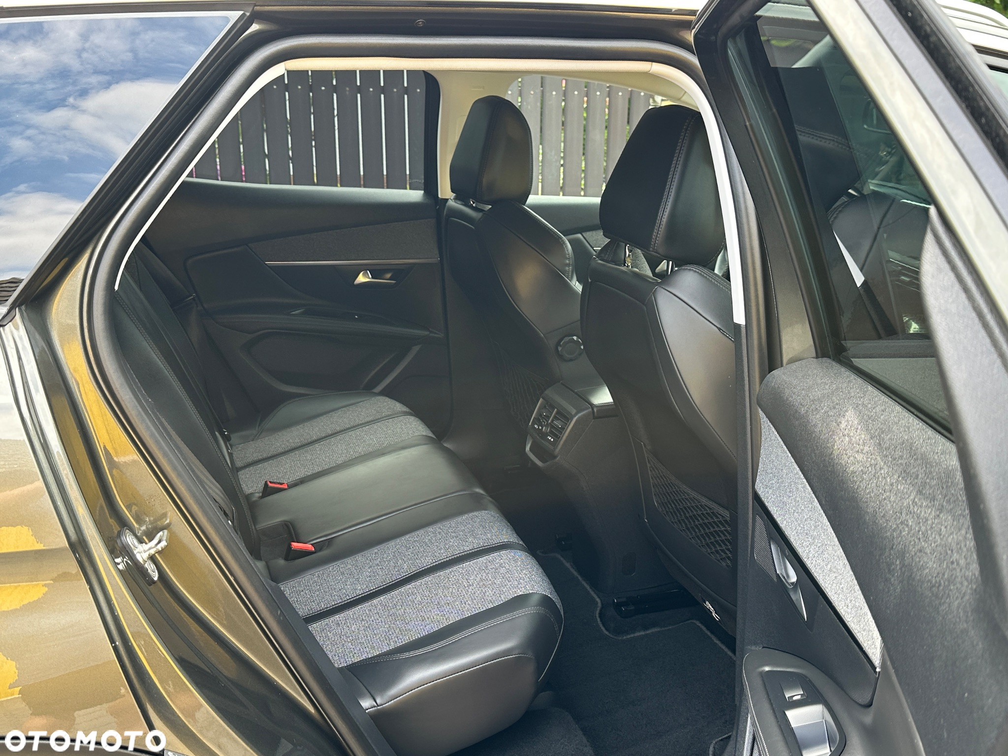 Peugeot 3008 1.6 BlueHDi Allure S&S - 18
