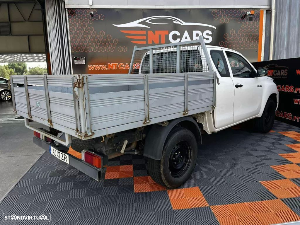 Toyota hilux 2.4 d-4d CE 4X4 3lug - 2