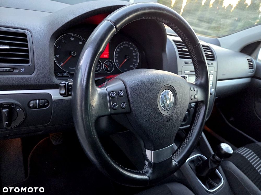 Volkswagen Golf - 24