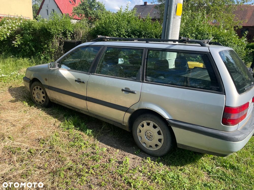 Volkswagen Passat 1.8 CL - 1