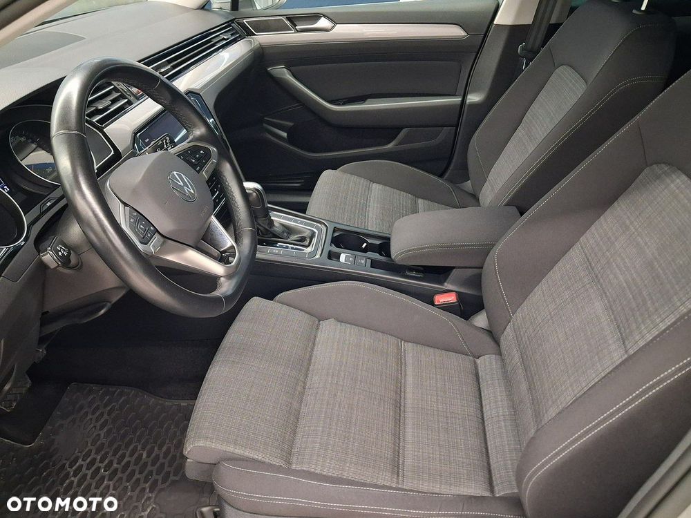 Volkswagen Passat - 10