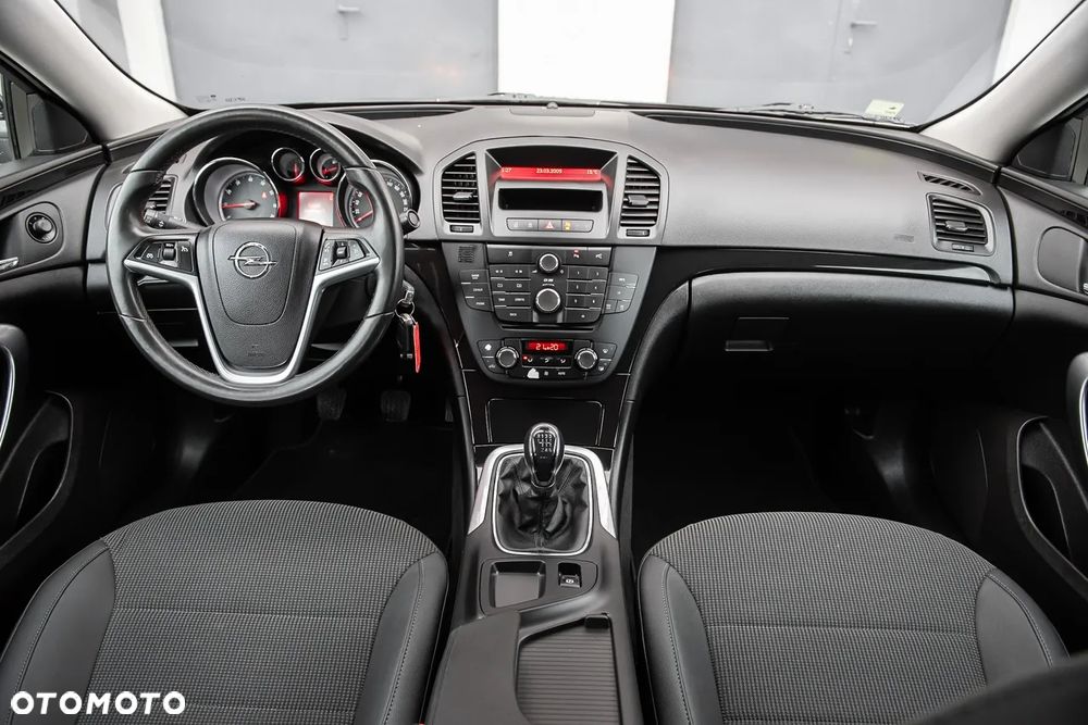 Opel Insignia - 25