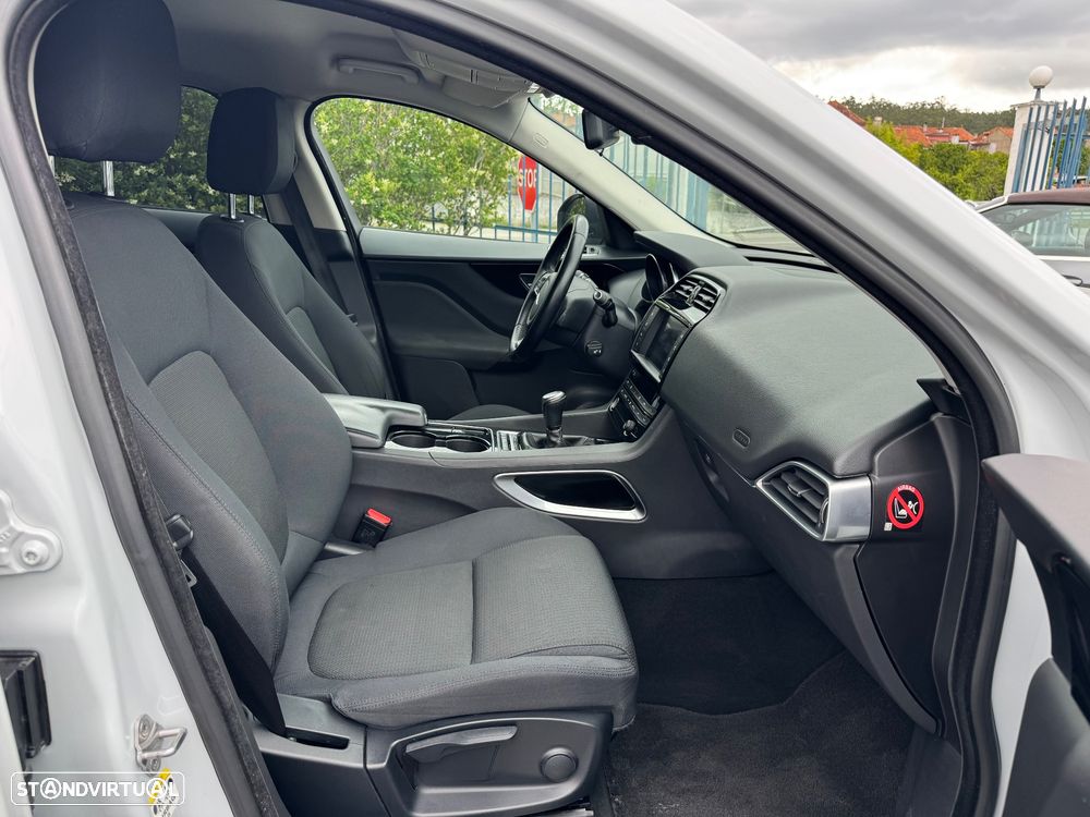 Jaguar F-Pace 2.0 i4D Pure - 23