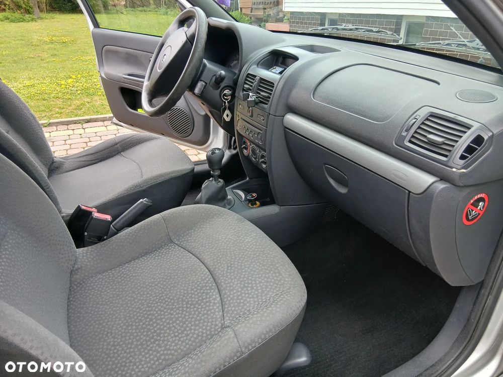 Renault Clio - 10